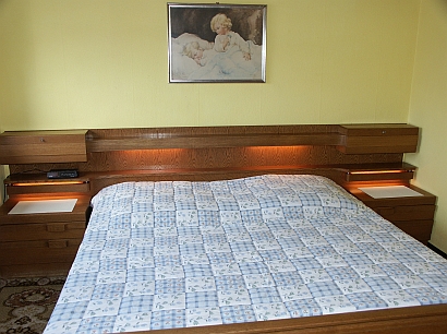 das Schlafzimmer